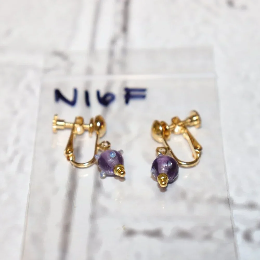 💜 NWOT Gold & Purple Glass Clip-On Earrings – 1